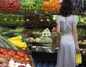 woman in grocery.jpg woman in grocery.jpg